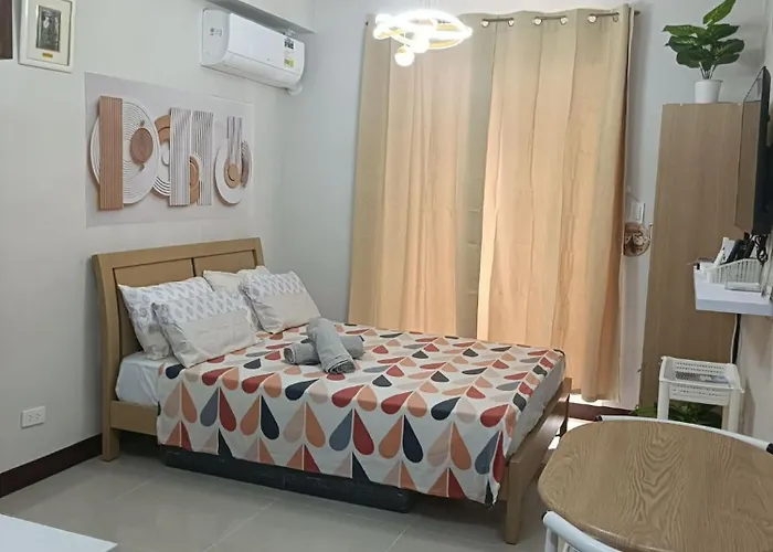 Jel-vic's Stay-cation Apartment *